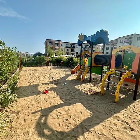 Lily Flat Sunrise - 4 Min To Kavatsi Beach, 公寓